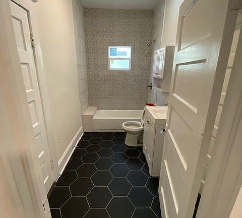 5th image of 2793 Myra St