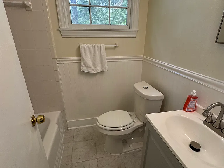 1421 Joy Ave — Photo 9