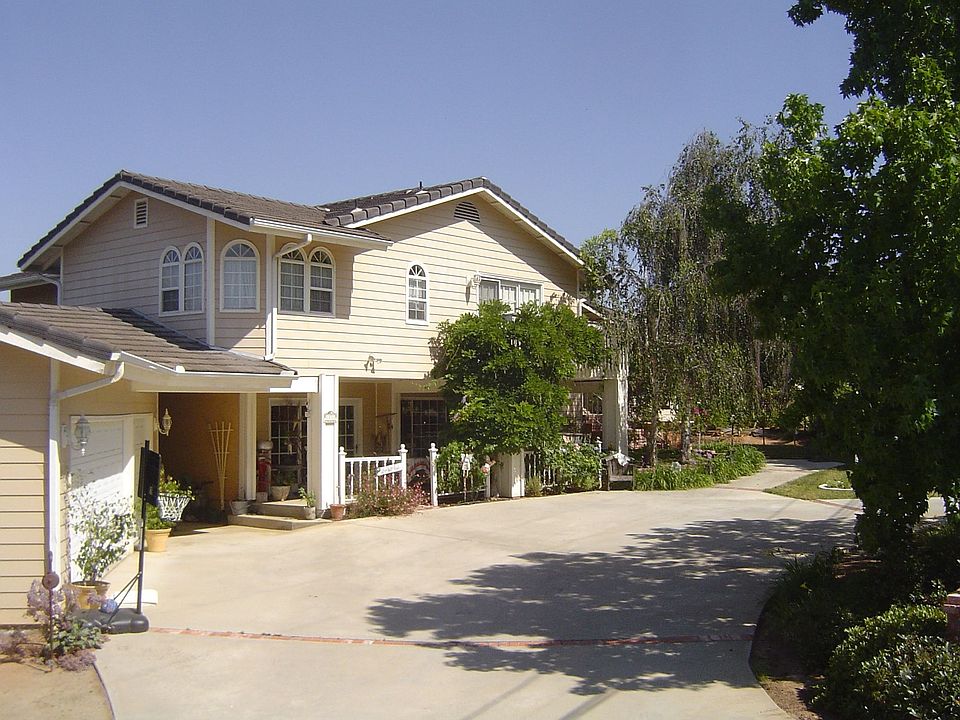 3443 SF on 1 acre