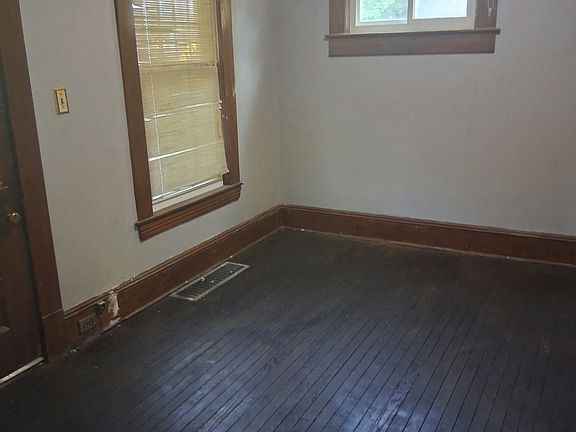 3rd image of 1340 E 93rd St