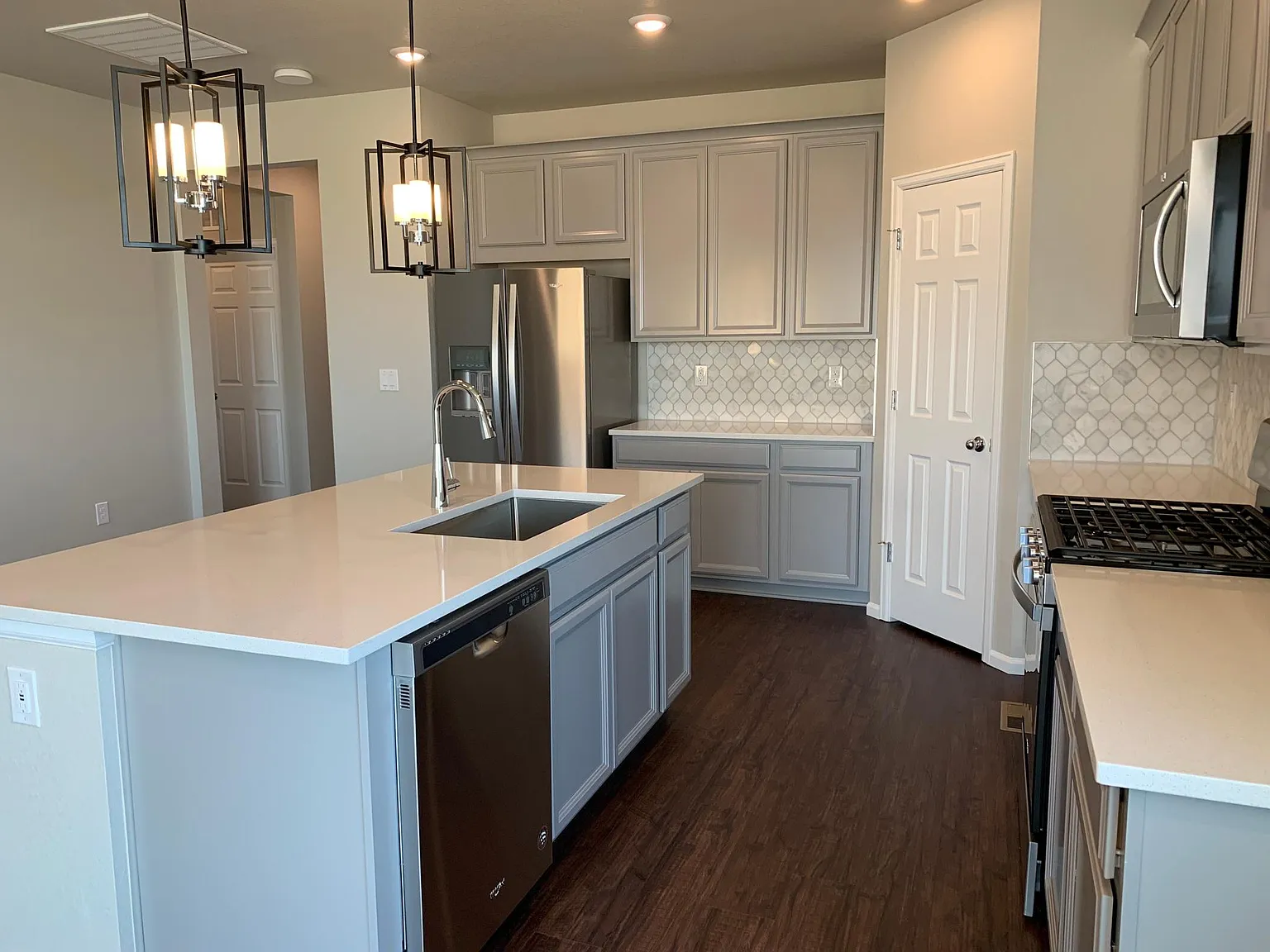 3 bed, 1839 sqft, $3,400 — Photo 3