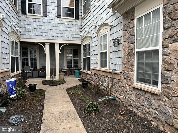 3rd image of 13936 Greendale Dr