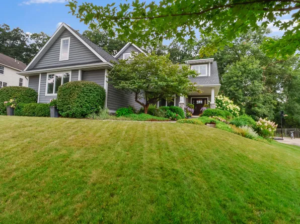 1010 Mary Ellen Dr, Crown Point, IN 46307