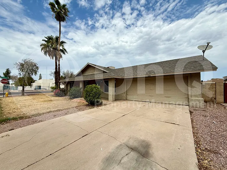 1266 W Mendoza Ave — Photo 2