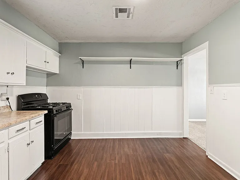 1029 Hoyt Ave — Photo 12
