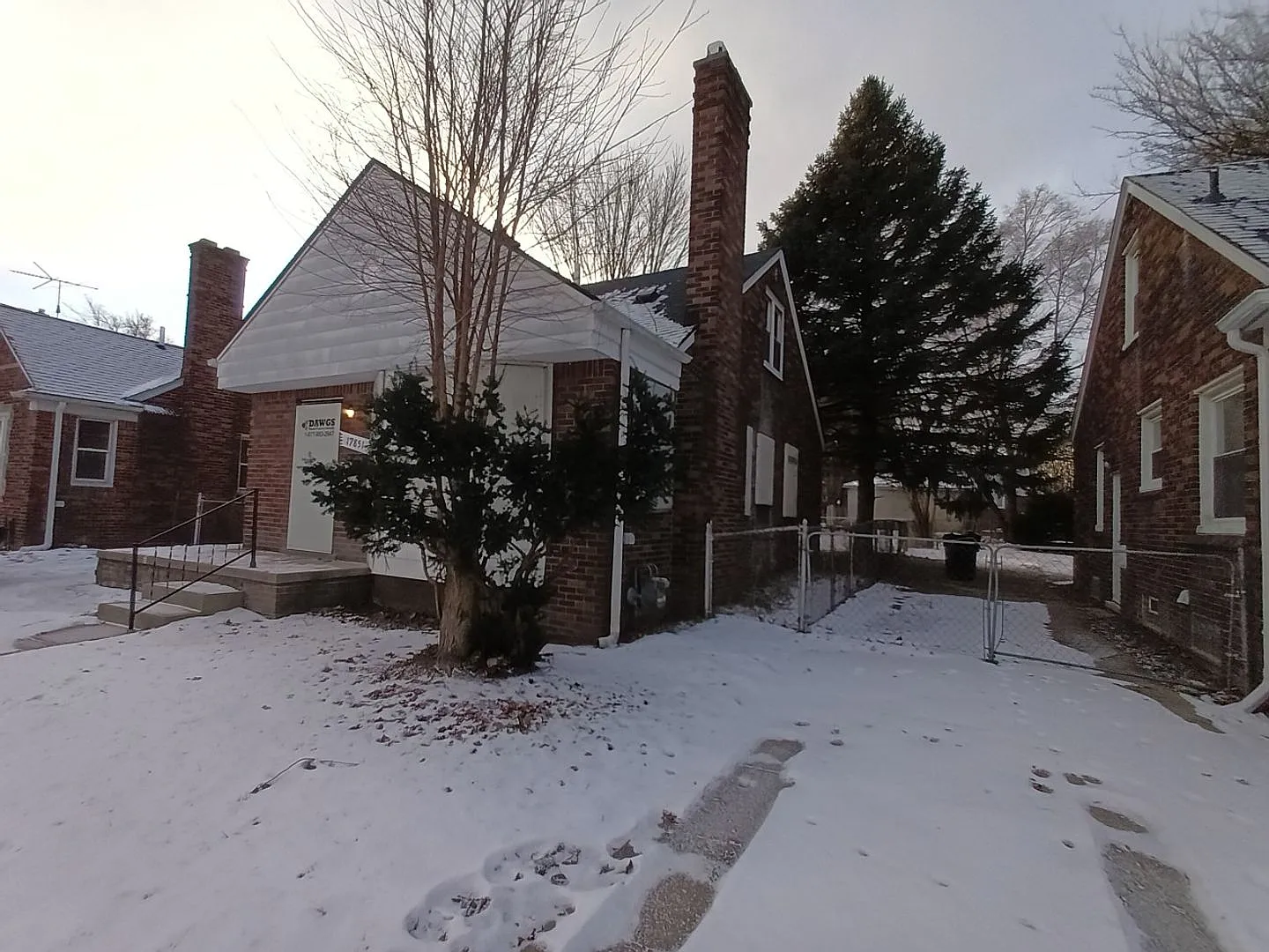 3 bedroom 1 bath bungalow now available! - $1100/mo — Photo 3