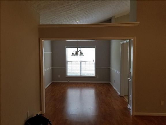 5th image of 435 Sterling Hill Dr