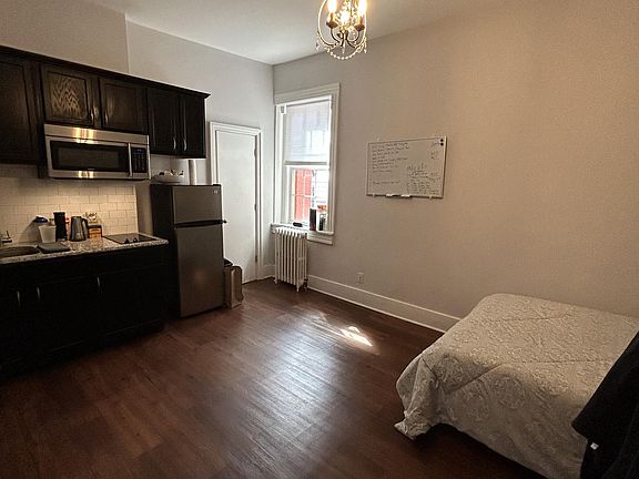 5th image of 242 Richmond Ave #2