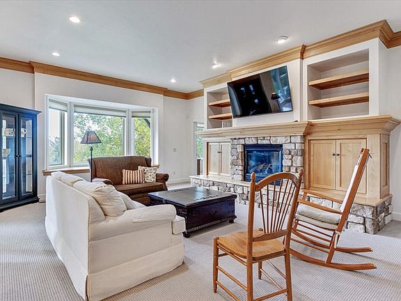Living room with Fireplace