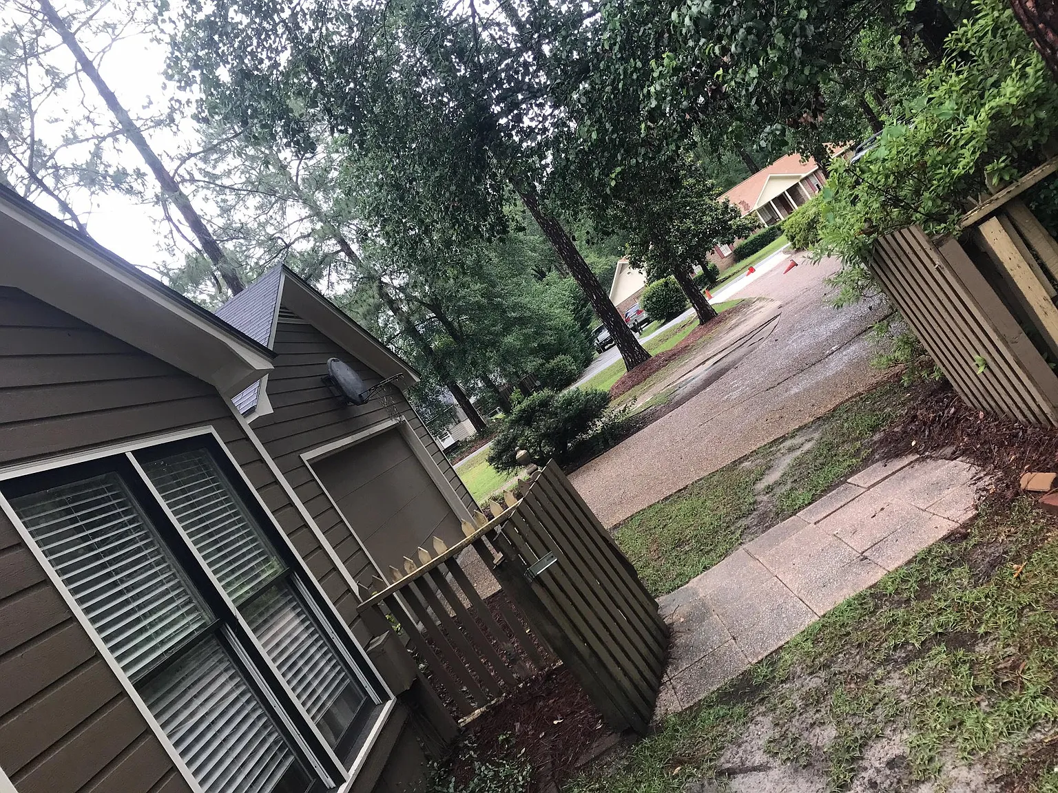 5 bed, 2.5 bath, 2604 sqft, $2,400 — Photo 4