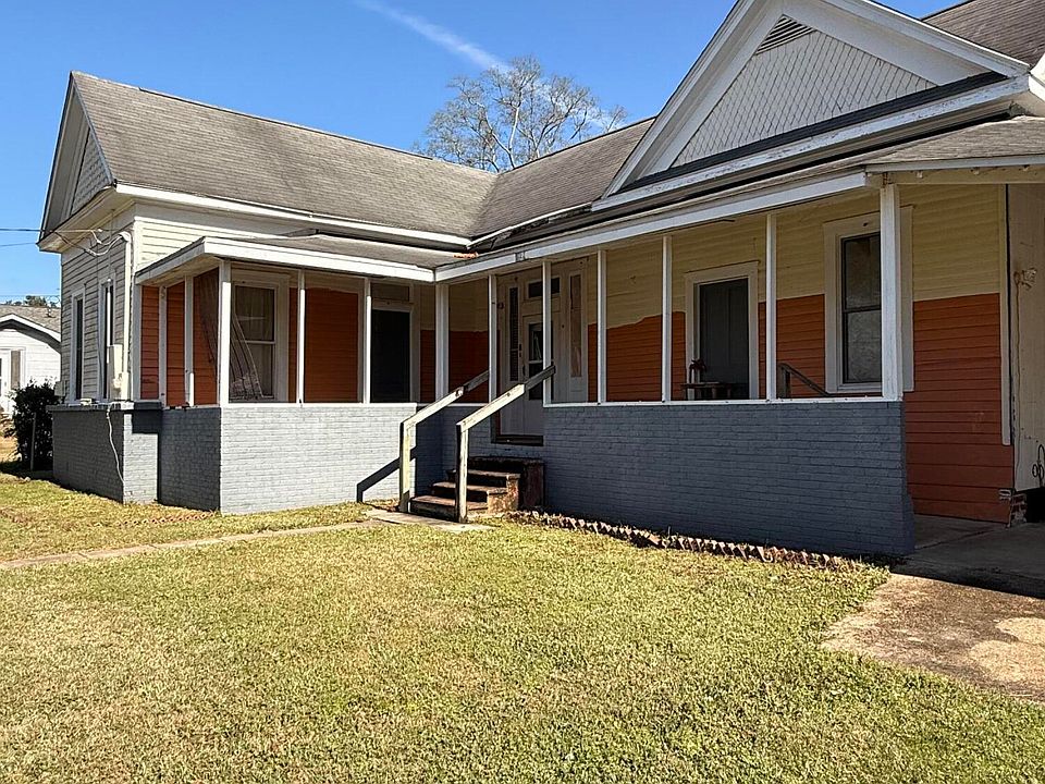 2nd image of 121 2nd St N