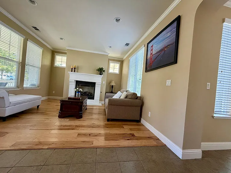 1326 Remington Ct — Photo 2