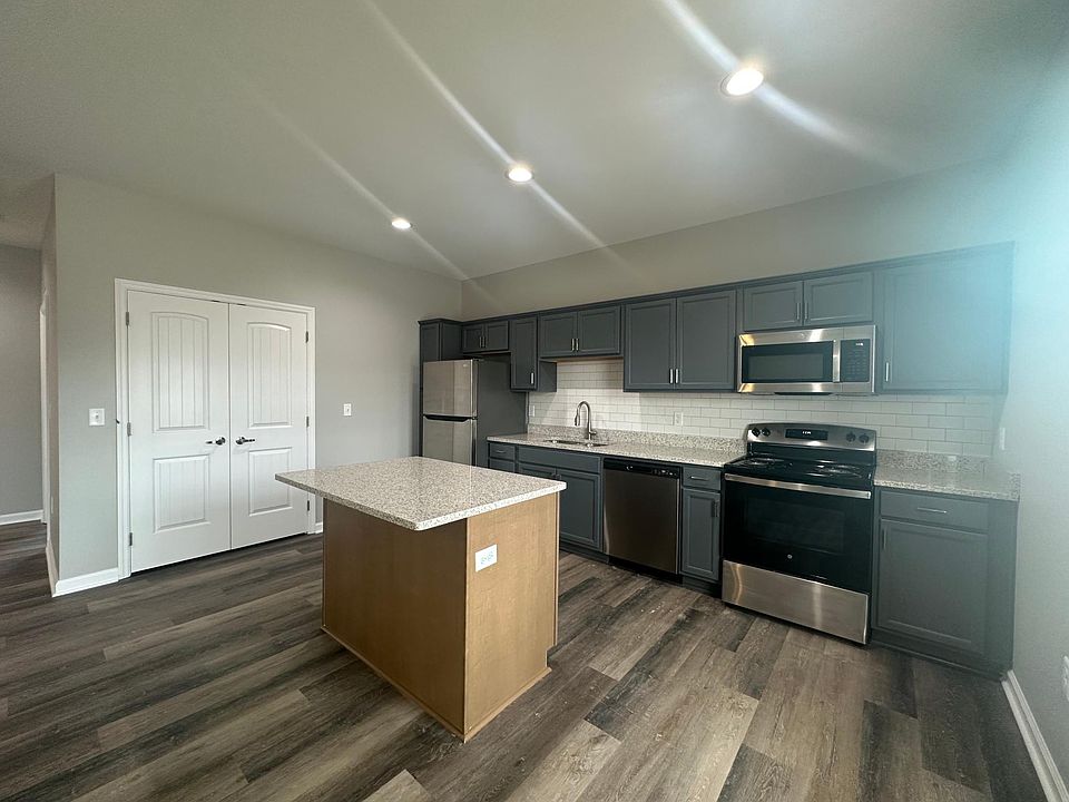 1st image of 1071 Golden Leaf Blvd #1