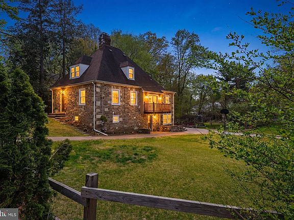 2nd image of 1058 Huntingdon Pike