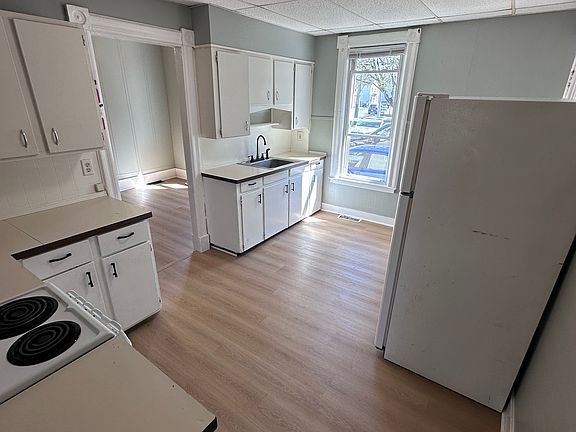 2nd image of 301 N Market St APT 3