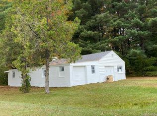 135 Isabelle Ave, Smiths Creek, MI 48074