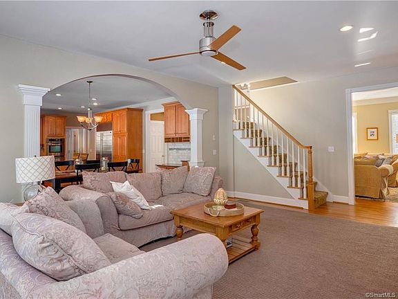 4th image of 184 Kingswood Dr