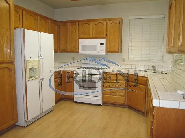 1902 Autumnwood Dr — Photo 13