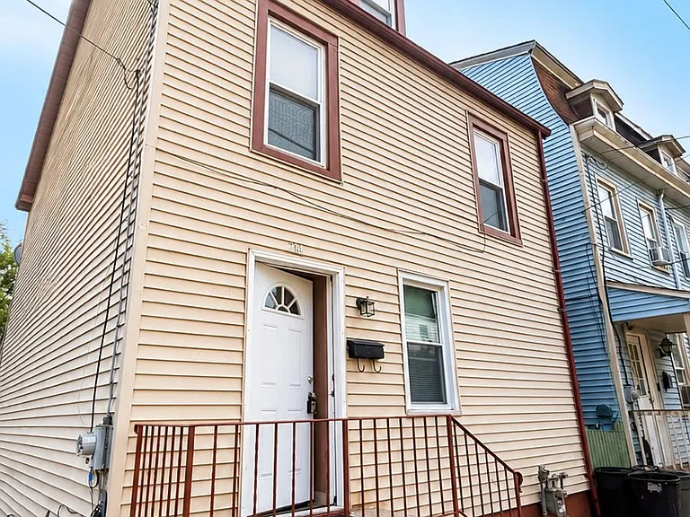 214 Washington St — Photo 1