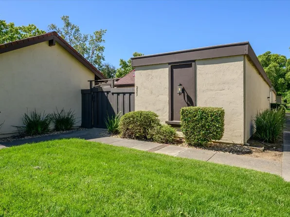 225 Fairoaks Drive, Vacaville, CA 95688