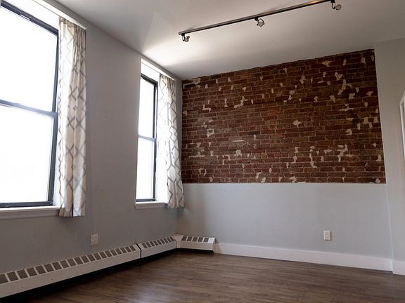 3rd image of 3 E 124th St