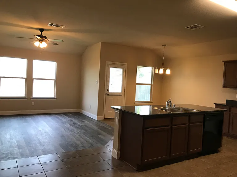 2127 Meadow View Dr — Photo 3
