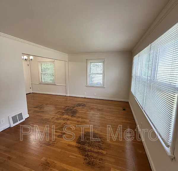 1238 Hoyt Dr — Photo 2