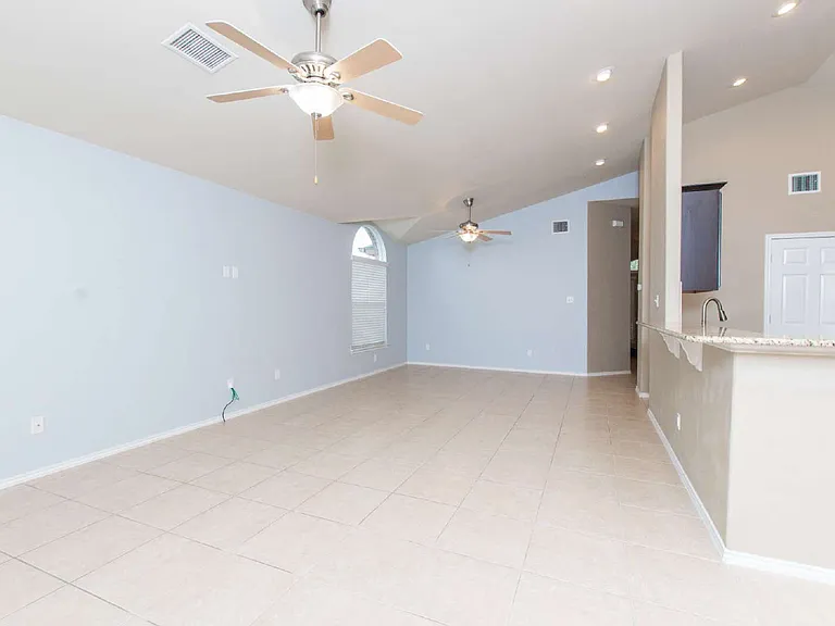 409 Rowdy Dr — Photo 6