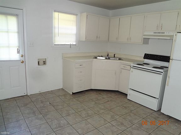 3 bedroom kitchen