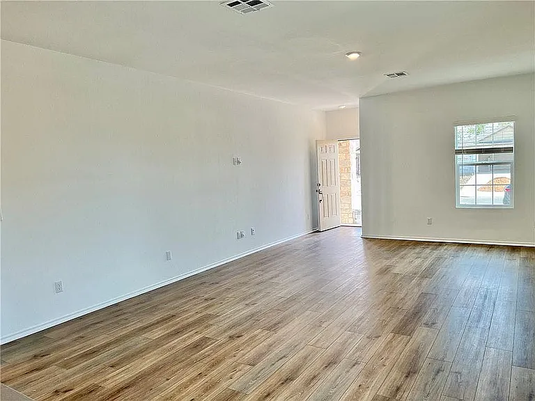 290 Silver Glen Dr — Photo 14