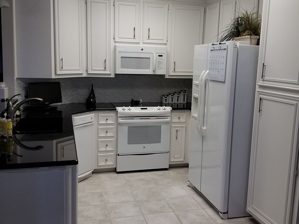 1st image of 105 Garden Pl
