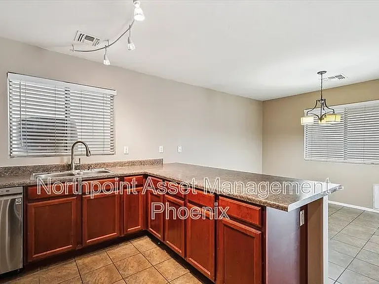 4906 N 113th Dr — Photo 6