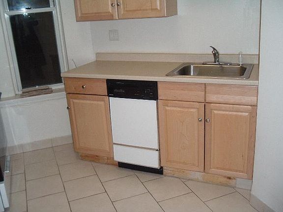 5th image of 278 Magnolia Ave APT 4