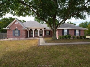 218 Rustic Oaks Dr, Bryan, TX 77808