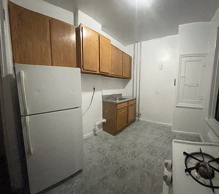 Rented by Astorian Realty Group LLC | media 4