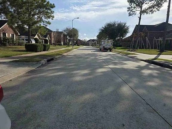 Exterior Neighborhood (street photo)