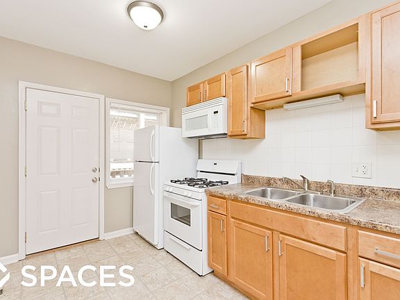 2nd image of 1348 1/2 W Argyle St APT 2S