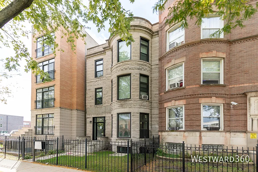 Available Now - 3bd/2bth With In-Unit Wd — Photo 1