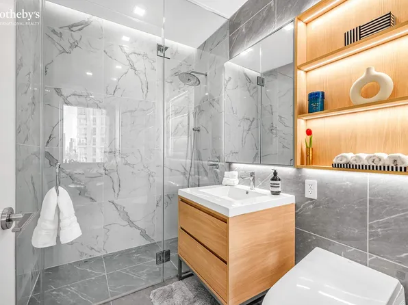 45-30 Pearson Street image 7 of 19