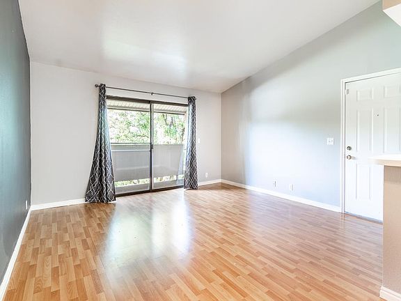 2nd image of 931 E Creekhill Ln APT 31