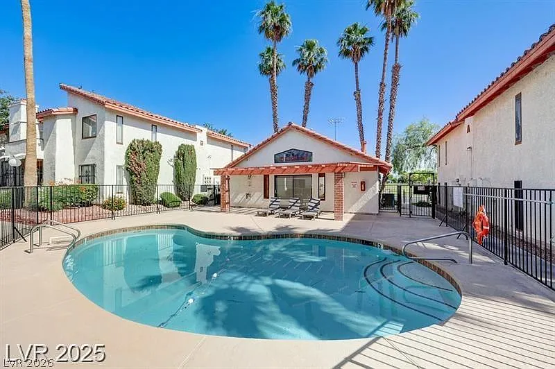 2 bed, 2.0 bath, 970 sqft, $1,350 — Photo 1