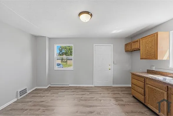 2 bed, 1100 sqft, $1,100 — Photo 3