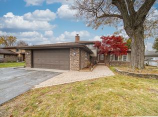 10512 S Michael Dr, Palos Hills, IL