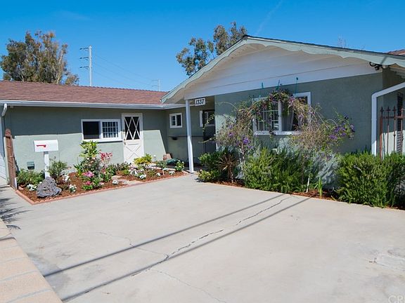 2nd image of 1337 W Chapel Dr