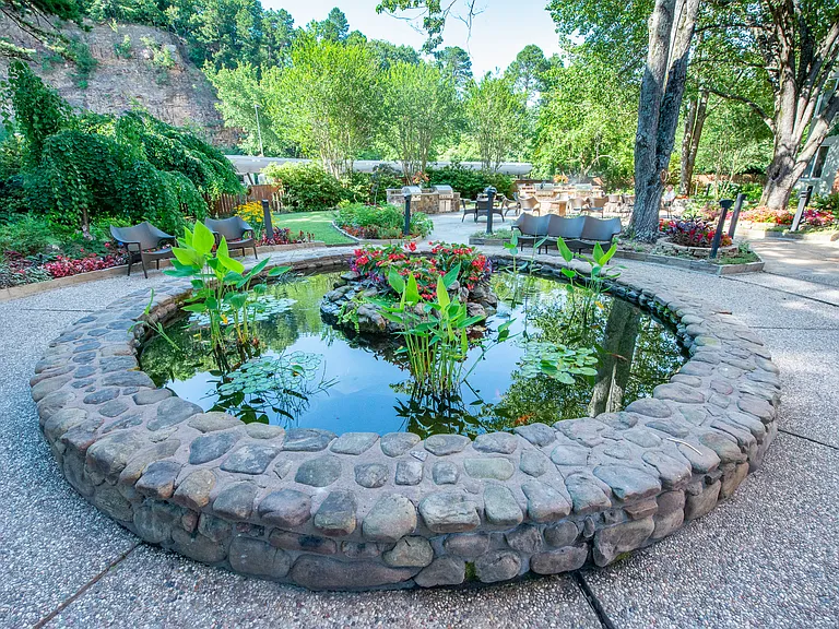 Rivercliff Estate Apartments in Little Rock, AR