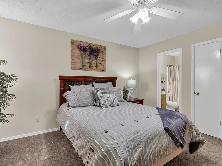 Woodlake Apartments — Photo 15