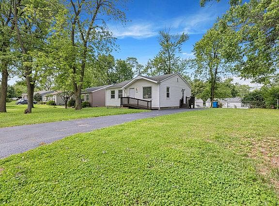 2nd image of 12211 Belaire Pl