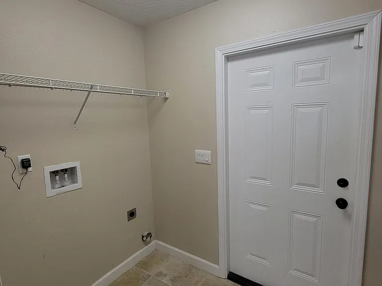 712 Hazel Dr — Photo 16