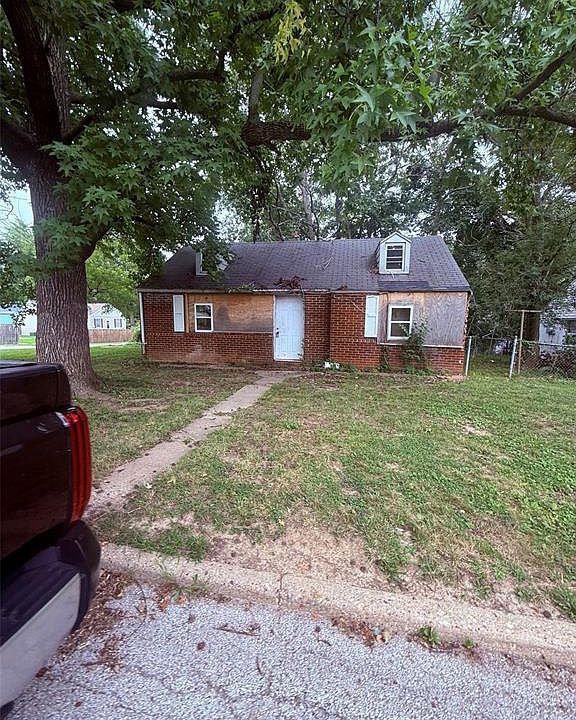 1st image of 752 S Miller Ct