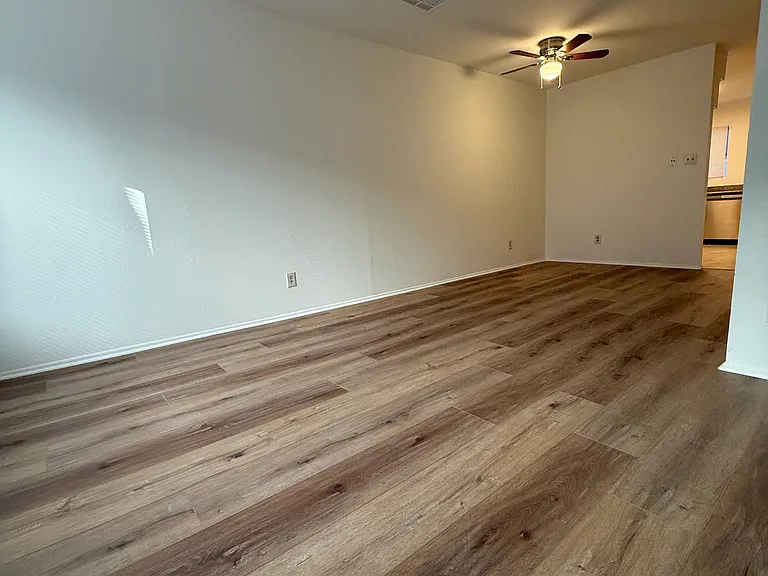 330 W Doran St — Photo 1